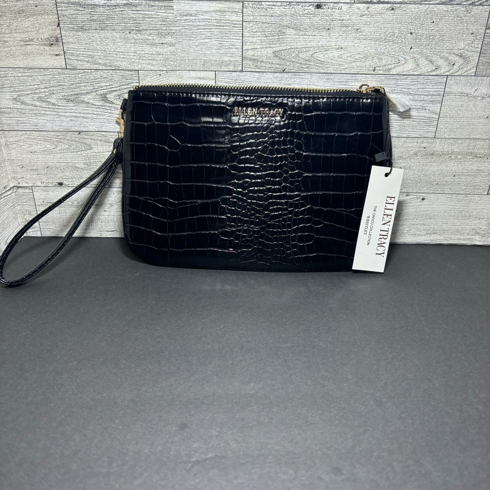 Ellen Tracey The Croco collection Wristlet NWT
STYLE # ESTSLG1100
